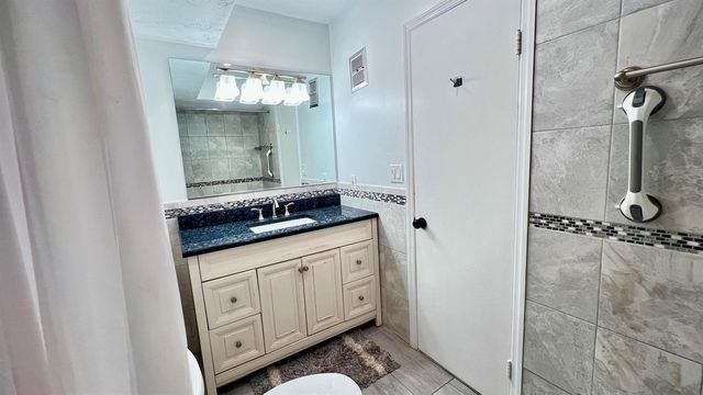 7 Greenway Village N 105, Royal Palm Beach, FL 33411