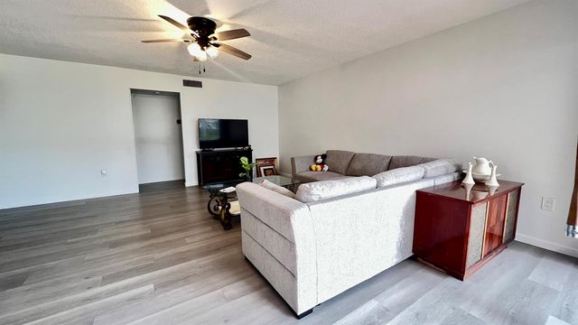 7 Greenway Village N 105, Royal Palm Beach, FL 33411