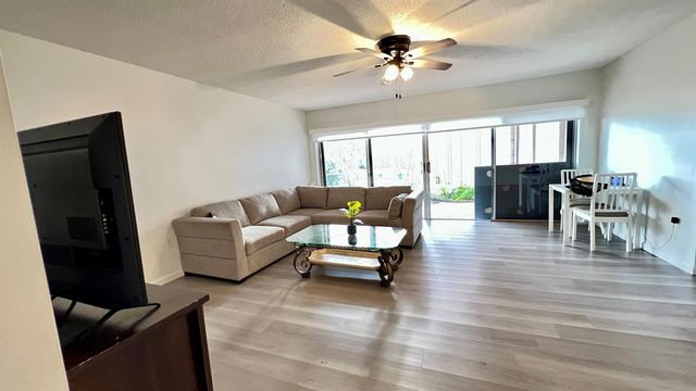 7 Greenway Village N 105, Royal Palm Beach, FL 33411