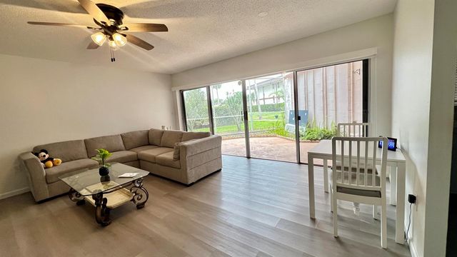7 Greenway Village N 105, Royal Palm Beach, FL 33411