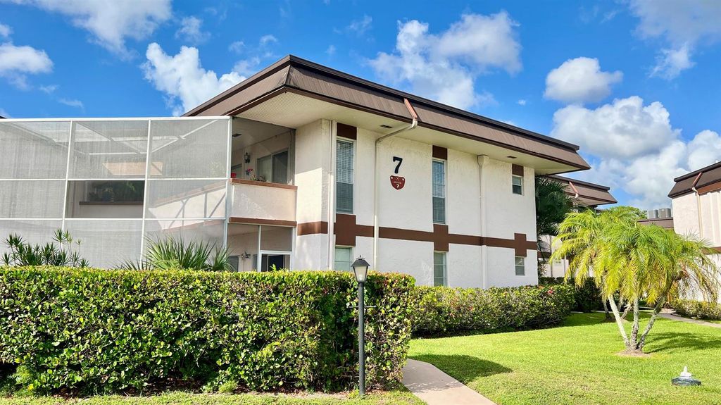 7 Greenway Village N 105, Royal Palm Beach, FL 33411