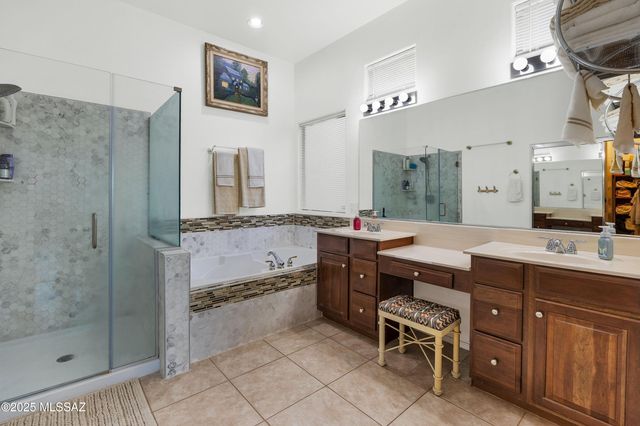 1798 S Sunlit Sand Place, Tucson, AZ 85748