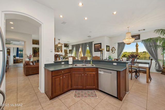 1798 S Sunlit Sand Place, Tucson, AZ 85748