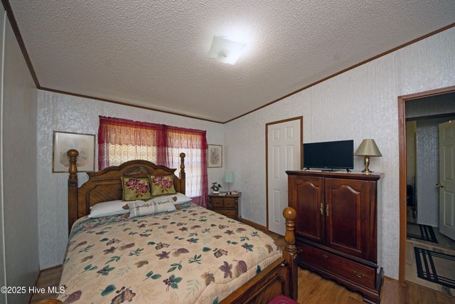 1094 Hinestown Road, Jacksonville, NC 28540