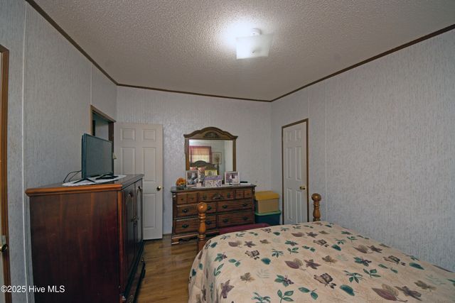 1094 Hinestown Road, Jacksonville, NC 28540