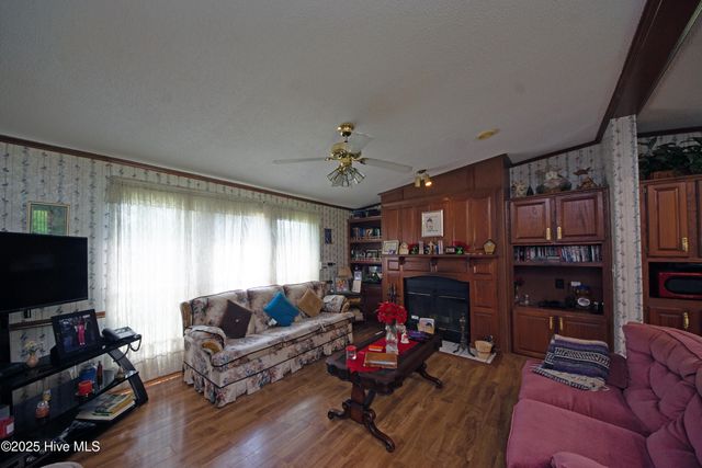 1094 Hinestown Road, Jacksonville, NC 28540