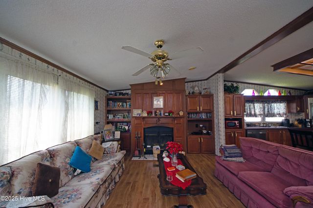 1094 Hinestown Road, Jacksonville, NC 28540