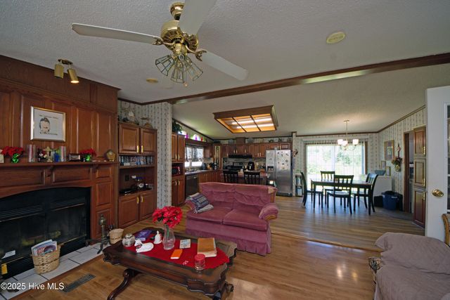 1094 Hinestown Road, Jacksonville, NC 28540
