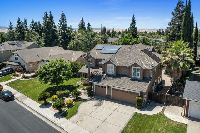 2451 Basque Dr, Tracy, CA 95304
