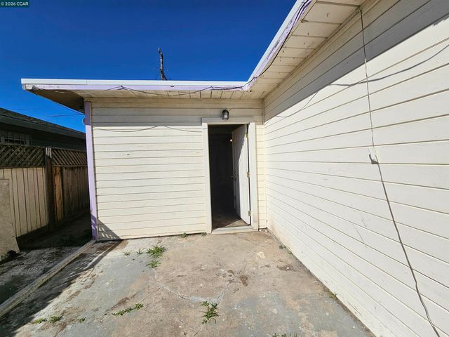 604 Harrison Dr, Richmond, CA 94806