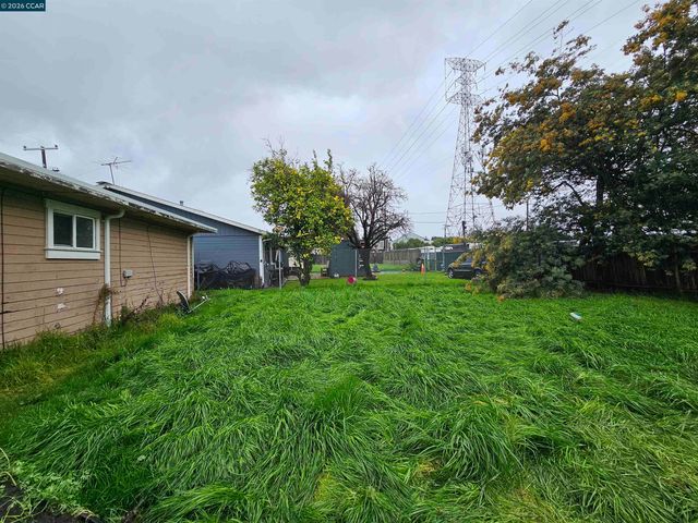 604 Harrison Dr, Richmond, CA 94806