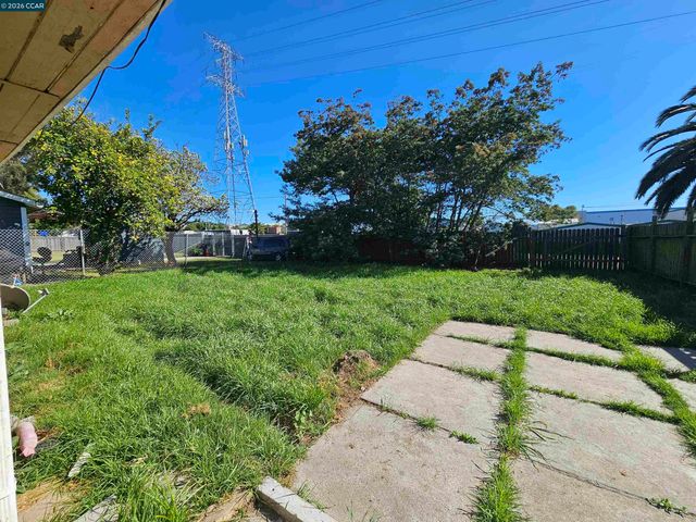 604 Harrison Dr, Richmond, CA 94806