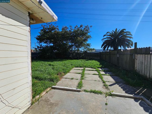 604 Harrison Dr, Richmond, CA 94806