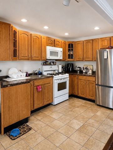 61 Church Street, New Bedford, MA 02746