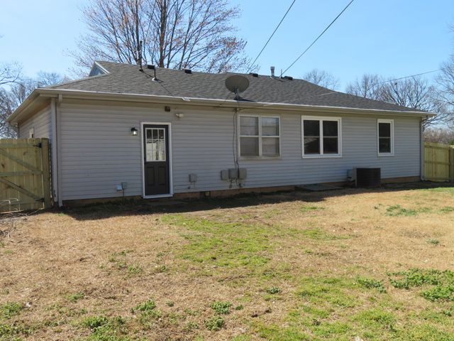 1705 E Latoka Street, Springfield, MO 65804