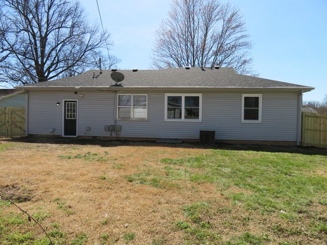 1705 E Latoka Street, Springfield, MO 65804