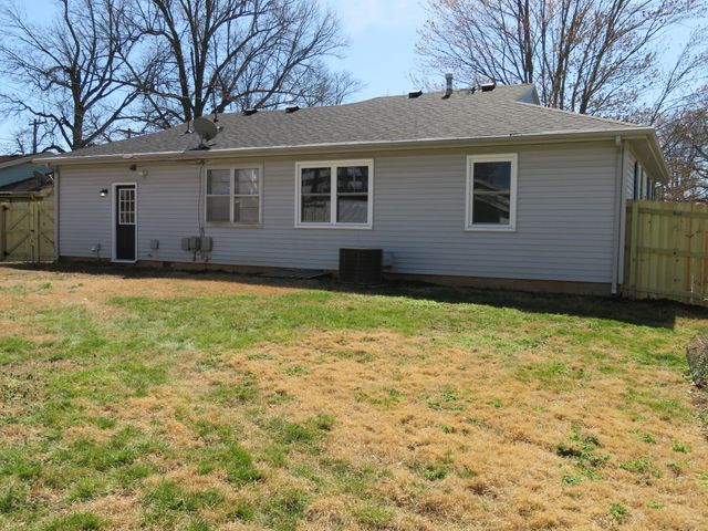 1705 E Latoka Street, Springfield, MO 65804
