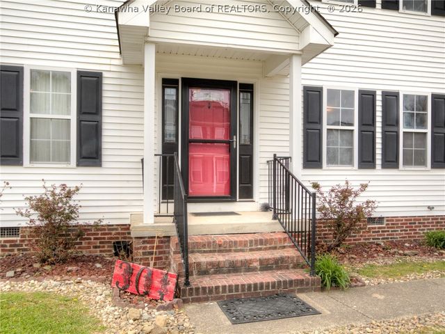 301 Lower Overlook Drive, Hurricane, WV 25526