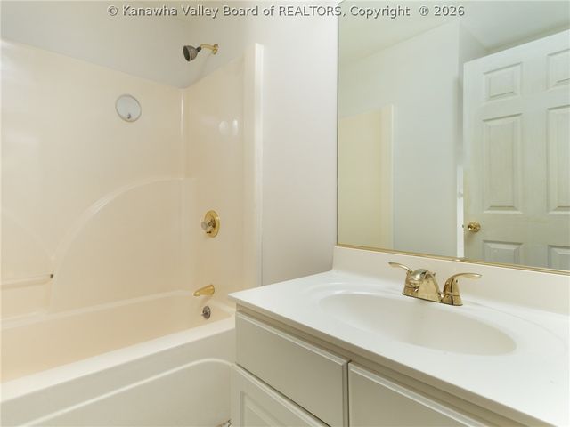 301 Lower Overlook Drive, Hurricane, WV 25526