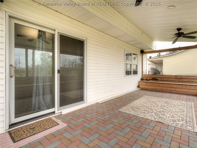 301 Lower Overlook Drive, Hurricane, WV 25526