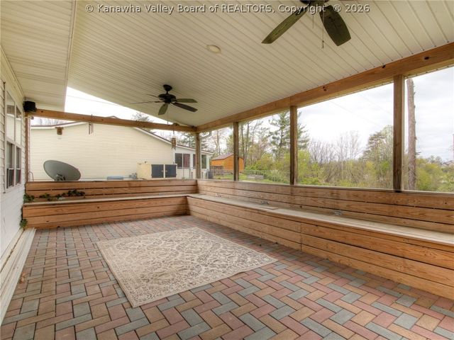 301 Lower Overlook Drive, Hurricane, WV 25526