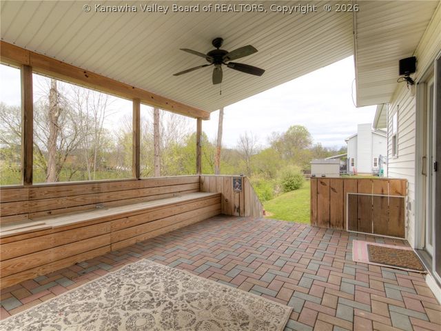 301 Lower Overlook Drive, Hurricane, WV 25526