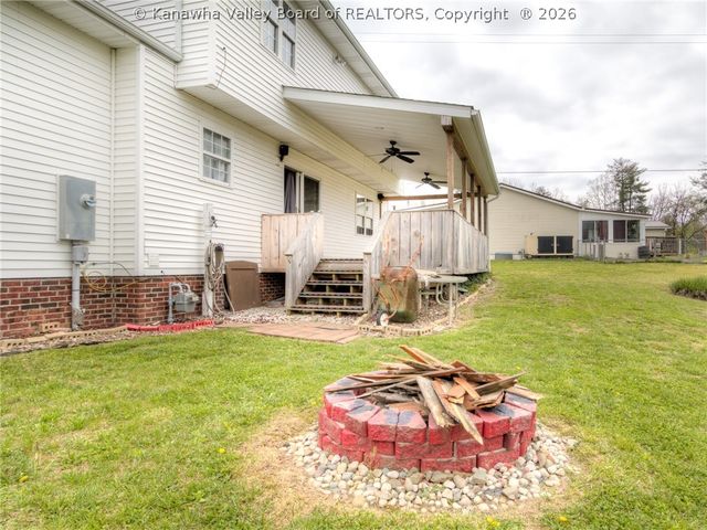 301 Lower Overlook Drive, Hurricane, WV 25526