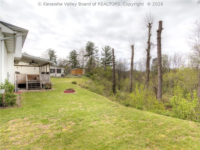 301 Lower Overlook Drive, Hurricane, WV 25526
