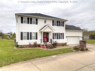 301 Lower Overlook Drive, Hurricane, WV 25526