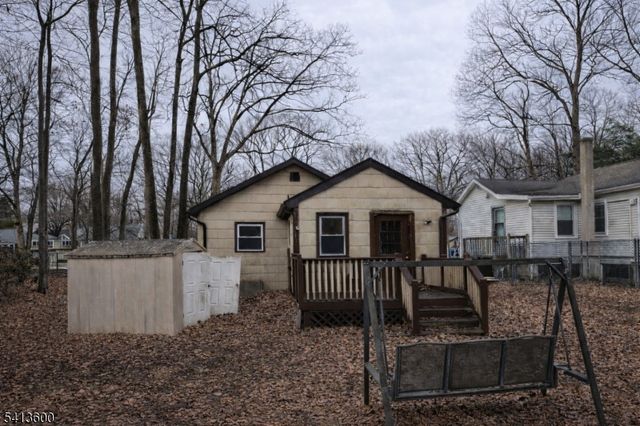 329 Elmira Trl, Hopatcong Boro, NJ 07843