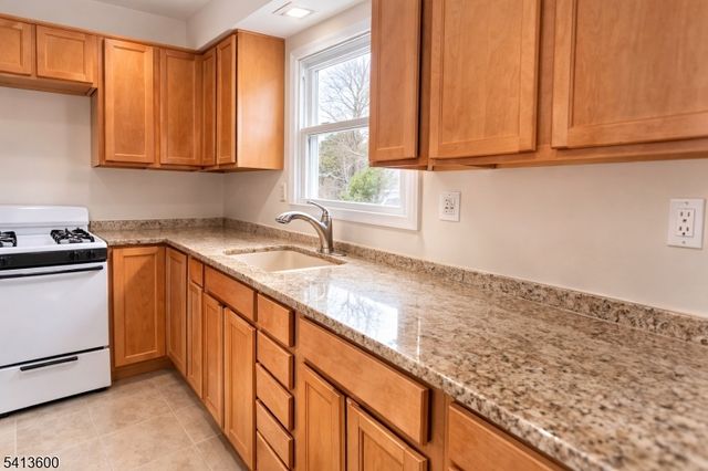 329 Elmira Trl, Hopatcong Boro, NJ 07843