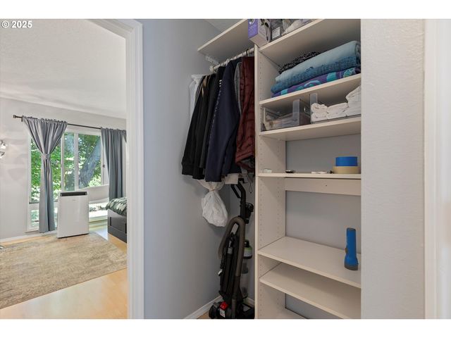 1735 Nw LAKEWAY Ln, Beaverton, OR 97006