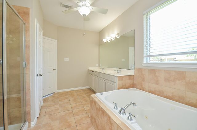 902 Aqua Vista Lane, Rosenberg, TX 77469