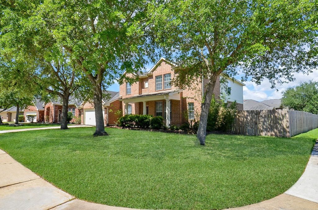 902 Aqua Vista Lane, Rosenberg, TX 77469