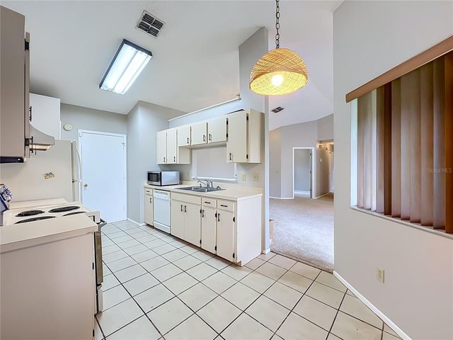 2943 ROUNDABOUT LANE, Orlando, FL 32818