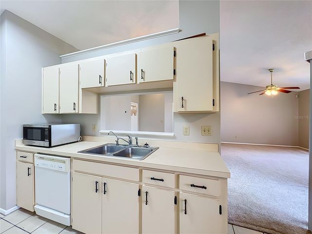 2943 ROUNDABOUT LANE, Orlando, FL 32818