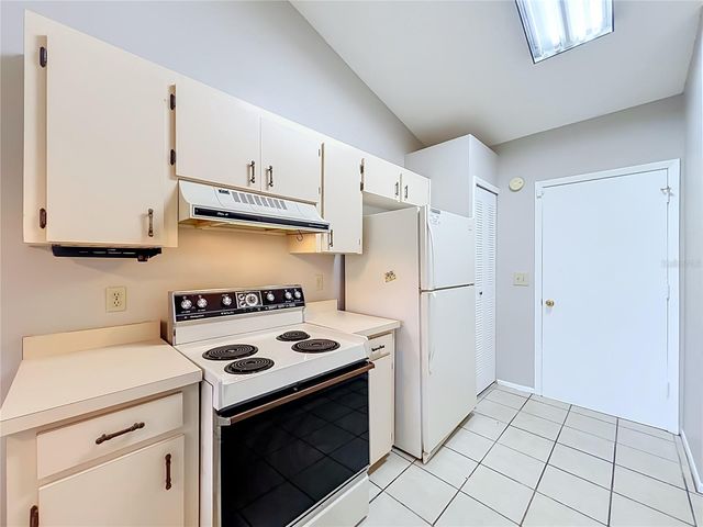 2943 ROUNDABOUT LANE, Orlando, FL 32818