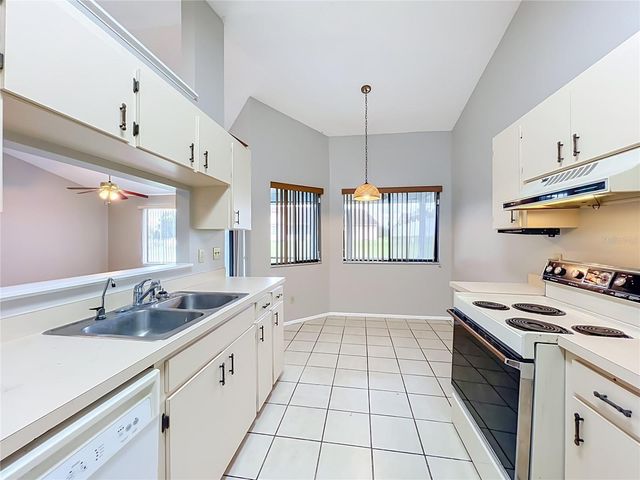 2943 ROUNDABOUT LANE, Orlando, FL 32818