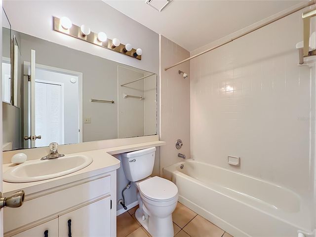2943 ROUNDABOUT LANE, Orlando, FL 32818