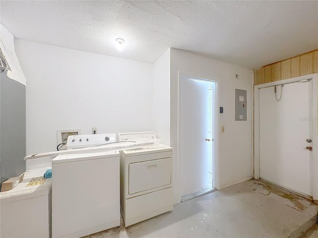 2943 ROUNDABOUT LANE, Orlando, FL 32818