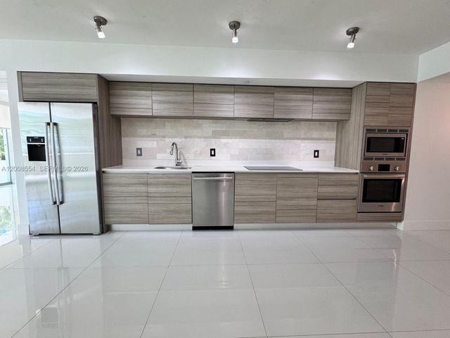 6620 Indian Creek Dr 114, Miami, FL 33141