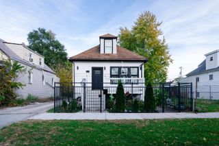 5715 S Hoyne Avenue, Chicago, IL 60636