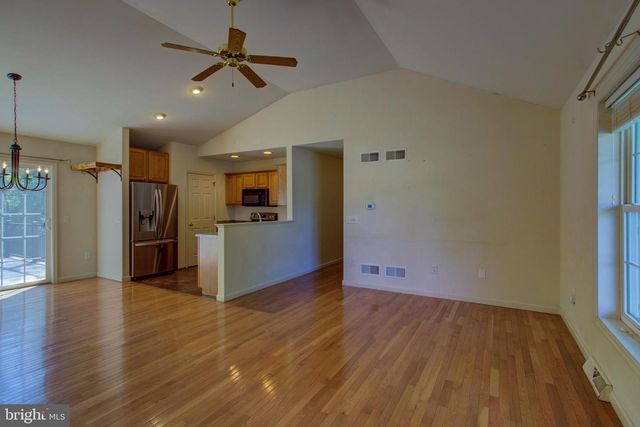 112 COMMODORE DR, Bainbridge, PA 17502