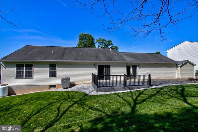112 COMMODORE DR, Bainbridge, PA 17502