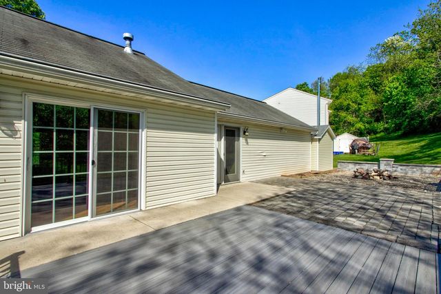 112 COMMODORE DR, Bainbridge, PA 17502