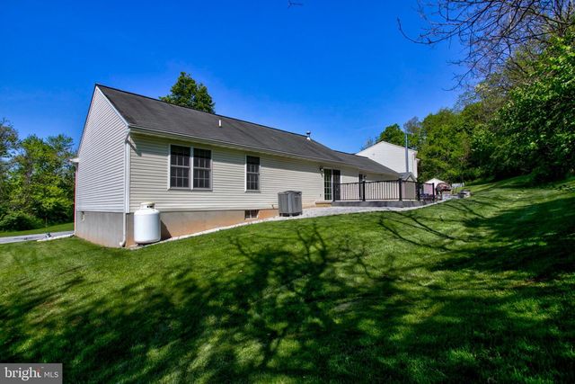 112 COMMODORE DR, Bainbridge, PA 17502