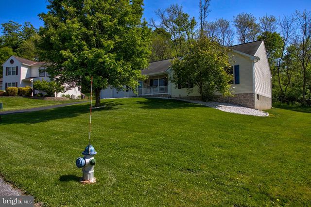 112 COMMODORE DR, Bainbridge, PA 17502