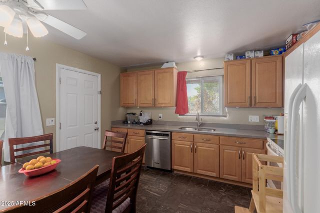 2901 W CORRINE Drive, Phoenix, AZ 85029