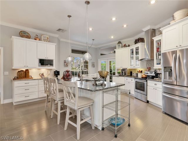 2033 Teagarden LN, Naples, FL 34110