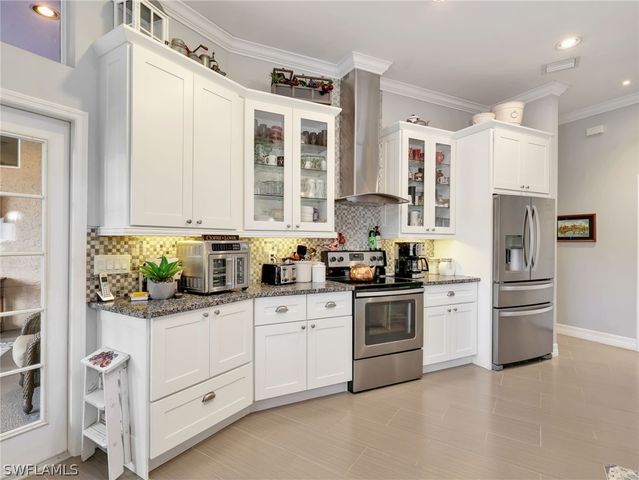 2033 Teagarden LN, Naples, FL 34110